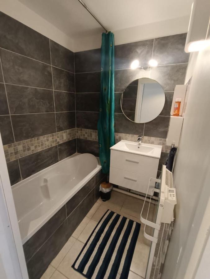 Appartement T2 En Residence Securisee Oloron-Sainte-Marie Esterno foto